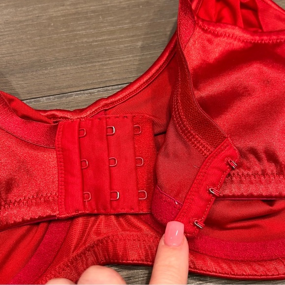 Sensual Cacique Red Bra - Picture 6 of 10